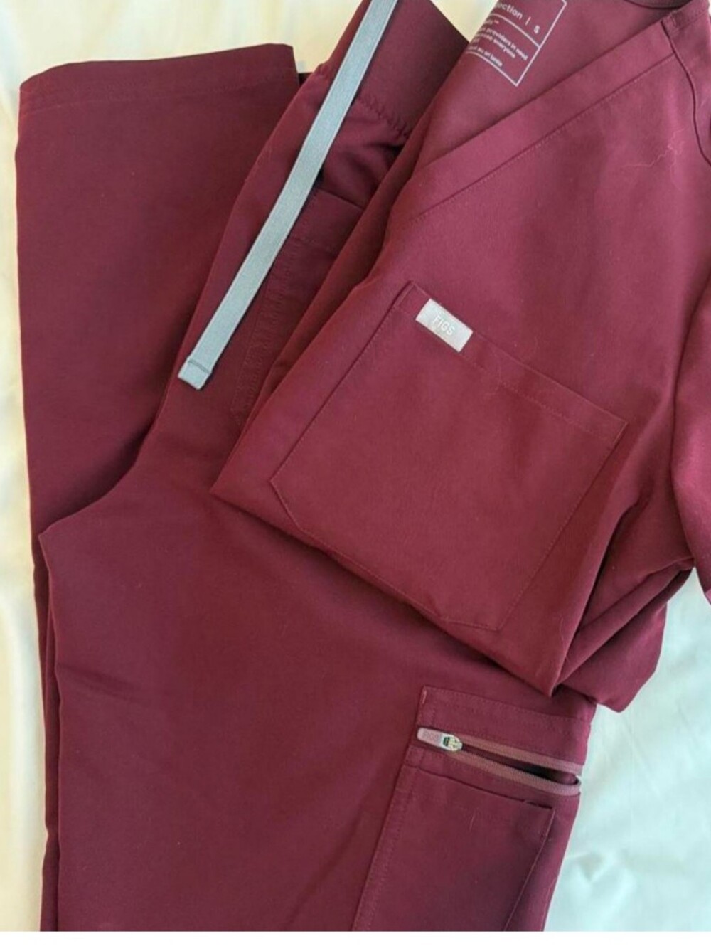 Figs Women's Scrub Set in Burgundy with Gray Drawstring Xl Top Large Bottom